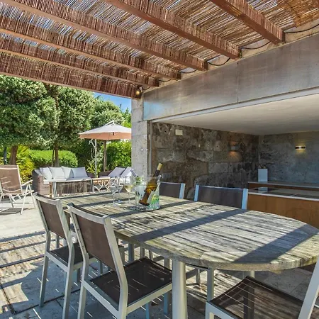 Luxury Beachfront شقة *