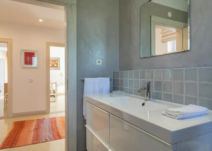 Luxury Beachfront Apartament *